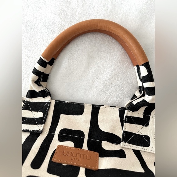 Ubuntu Life Weekender Bag Black Kuba Size Large - Picture 9 of 13